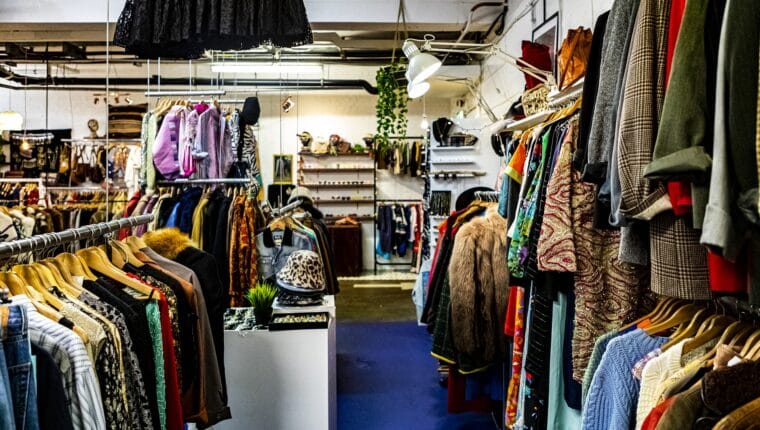 Second hand economy: un'alternativa al fast fashion - immagine di copertina