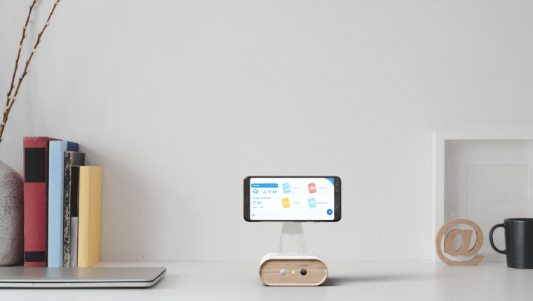 Adriano di Domethics, il dispositivo che dà nuova vita a vecchi smartphone e tablet - immagine di copertina