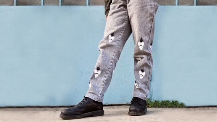 Dare una seconda vita a un paio di jeans? Ecco come fare - immagine di copertina
