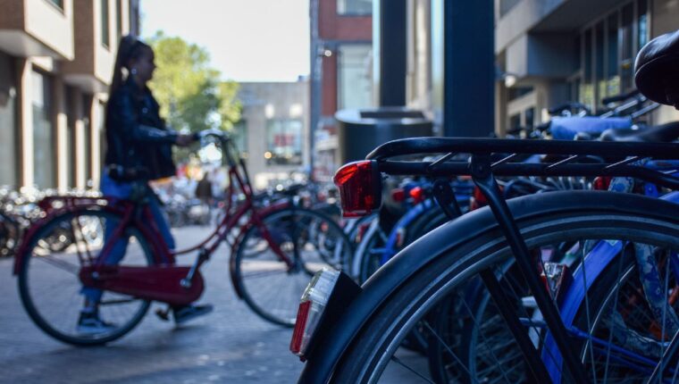 Bici e mobilità dolce, l’Italia investe ancora troppo poco - immagine di copertina