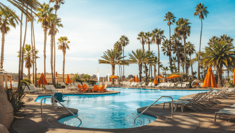Piscine, giardini e noncuranza: tutte le aggravanti della crisi idrica - immagine di copertina
