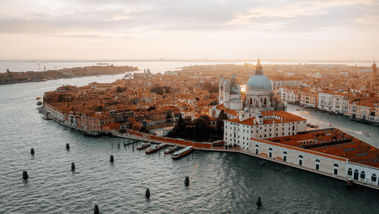 La Biennale della sostenibilità: a Venezia l'architettura è green - immagine di copertina