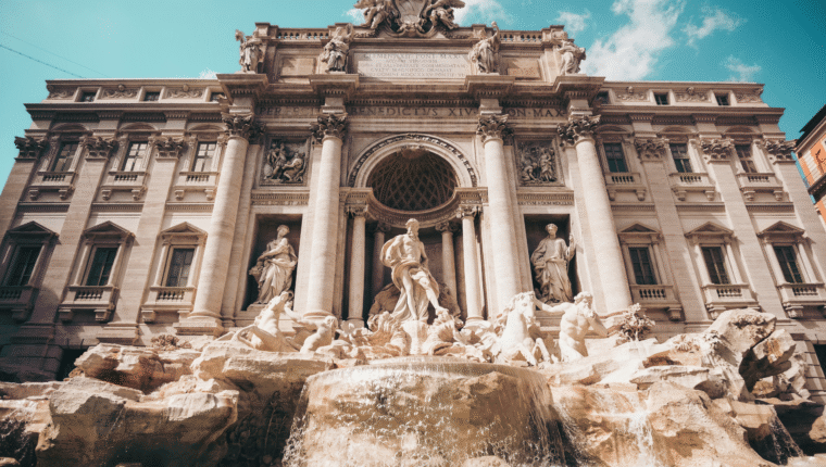 Ultima generazione: la protesta a Fontana di Trevi - immagine di copertina