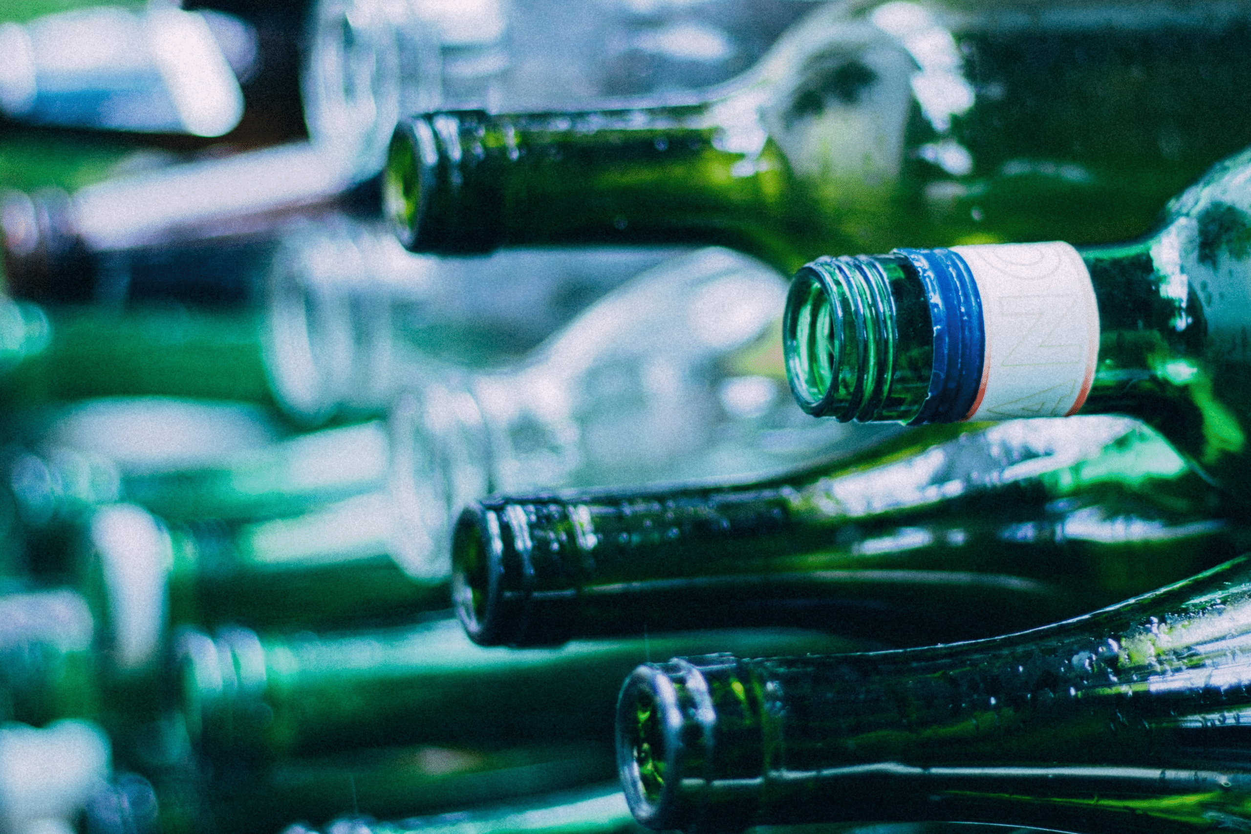 Buttare il vetro: ecco tutti gli errori più comuni - immagine di copertina