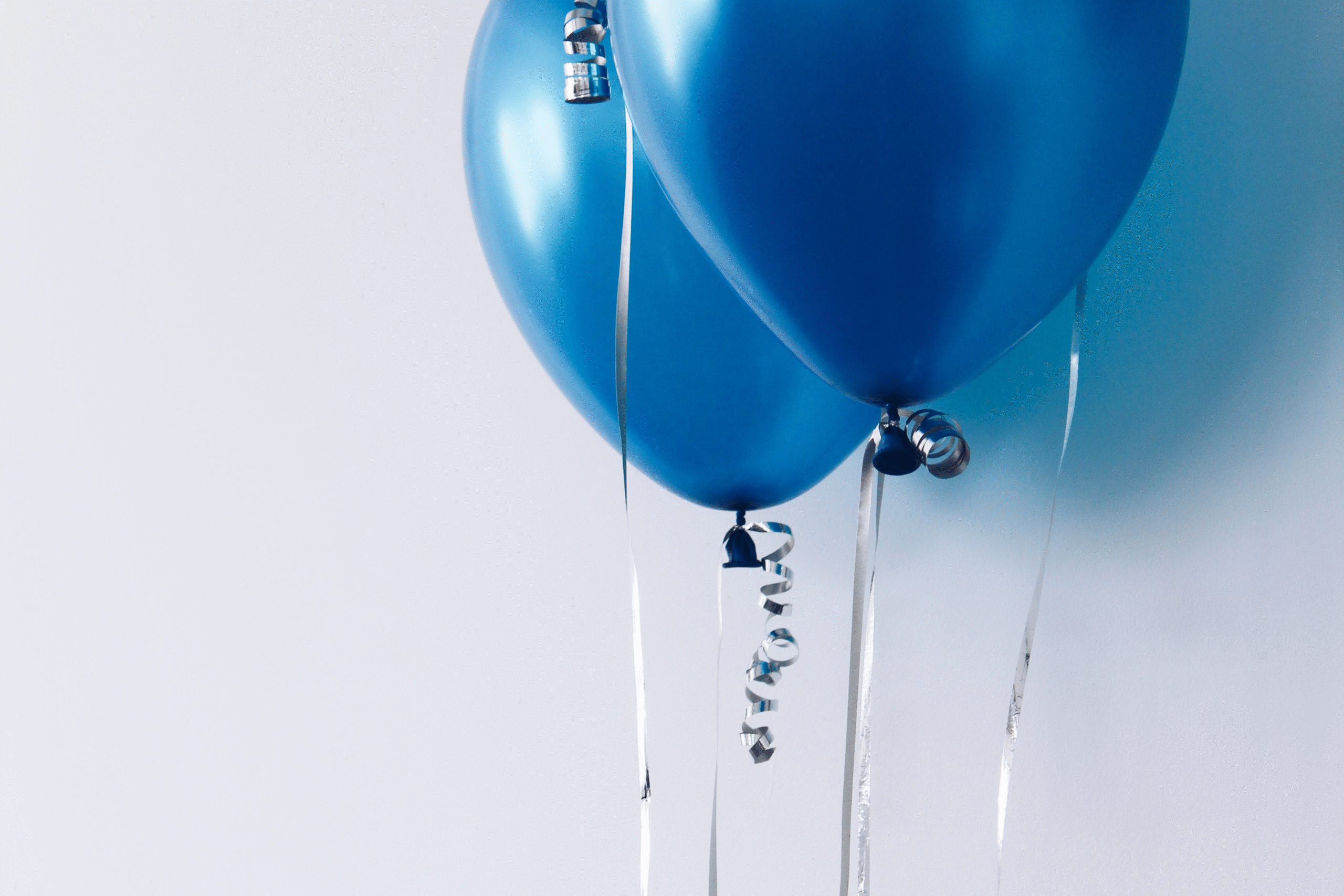 Quei 5000 palloncini al funerale di Berlusconi non erano necessari - immagine di copertina