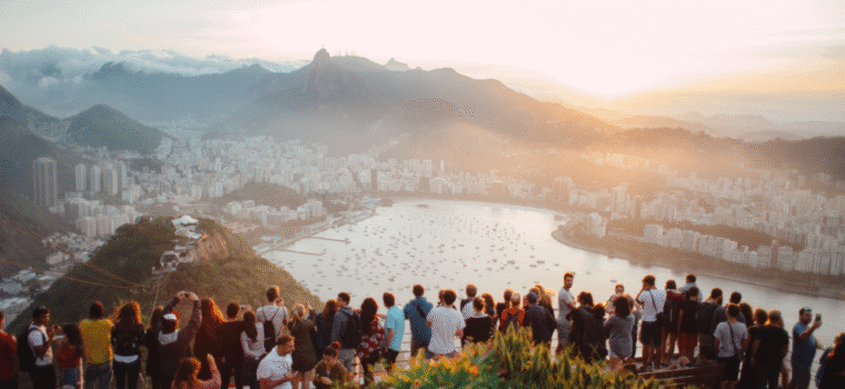 Turismo di massa: come e perché evitarlo - immagine di copertina