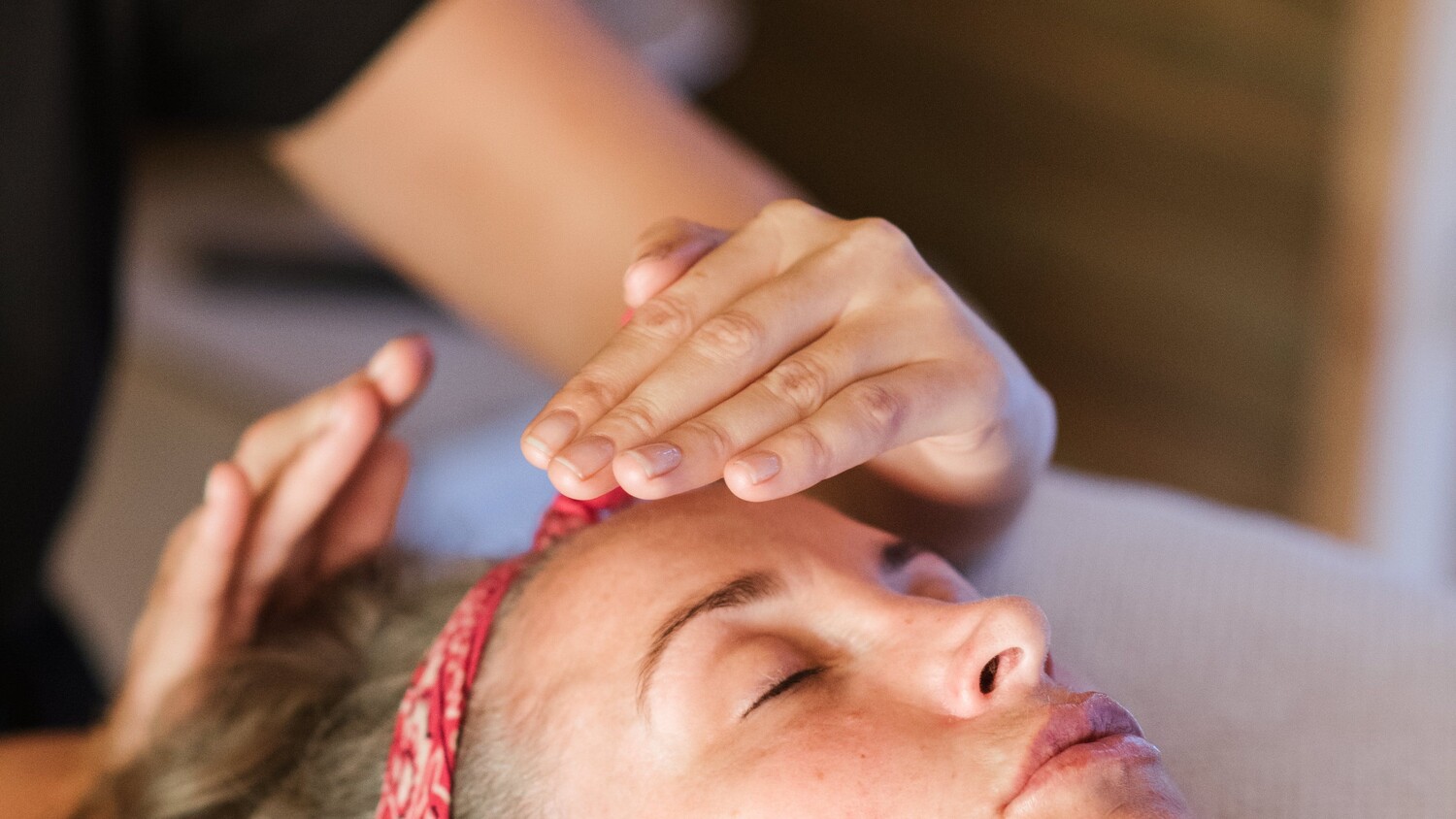 Reiki: la terapia naturale per il benessere del corpo e della mente - immagine di copertina