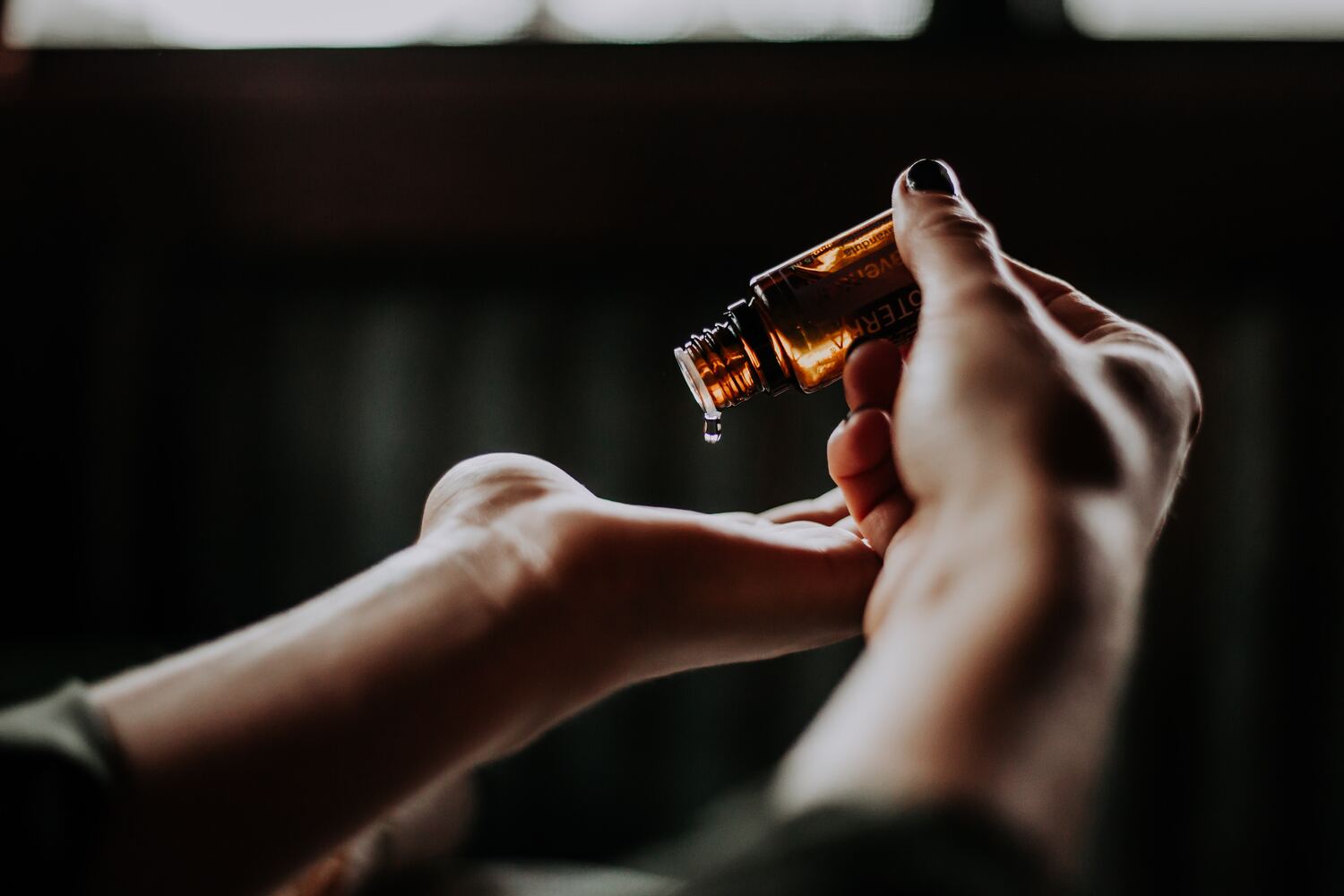 Scopri i benefici dell'aromaterapia: una guida completa alle terapie naturali - immagine di copertina