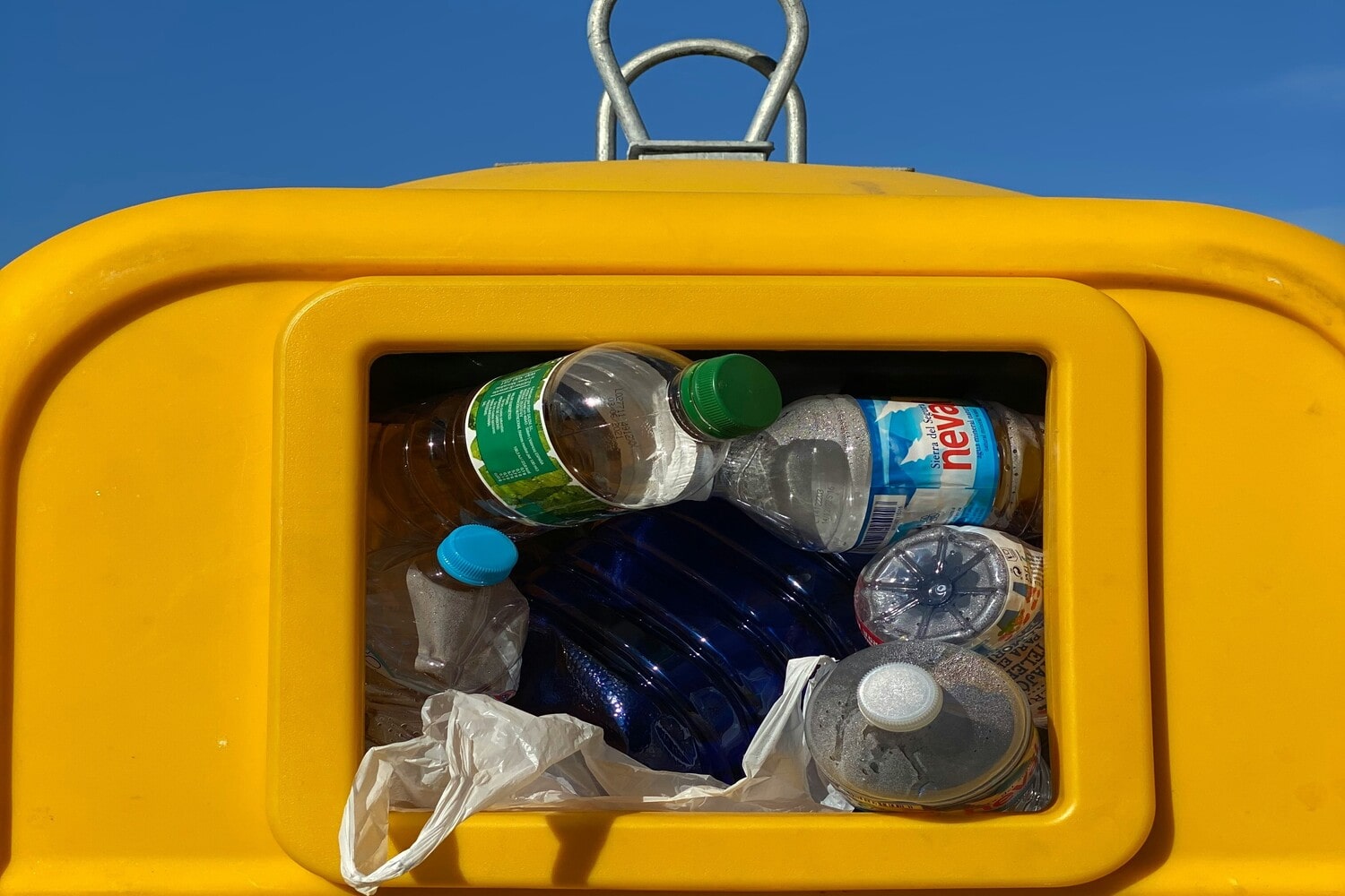 La plastica europea intossica il Vietnam e altri Paesi del Sud del mondo - immagine di copertina