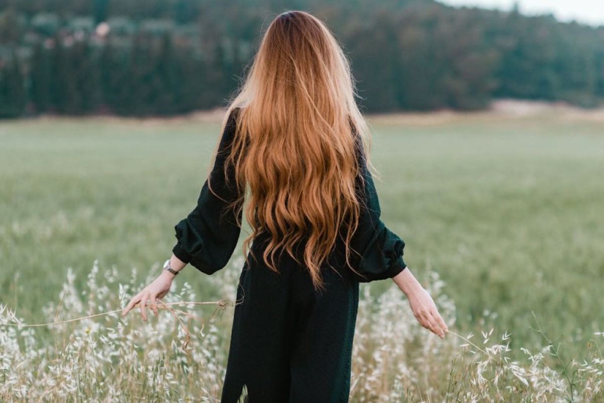 Come curare i tuoi capelli in modo naturale - immagine di copertina