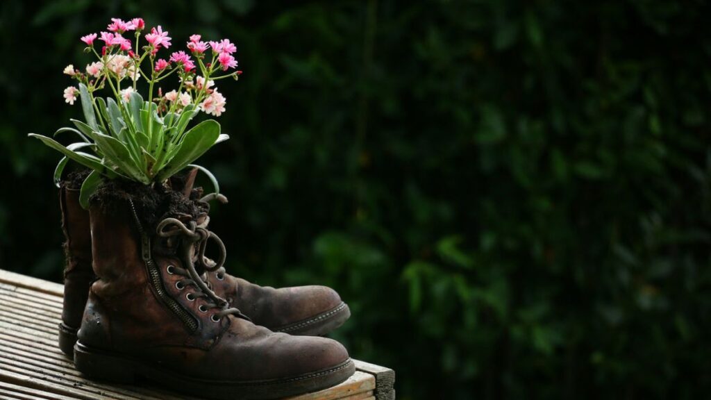 Fioriera con stivaletti