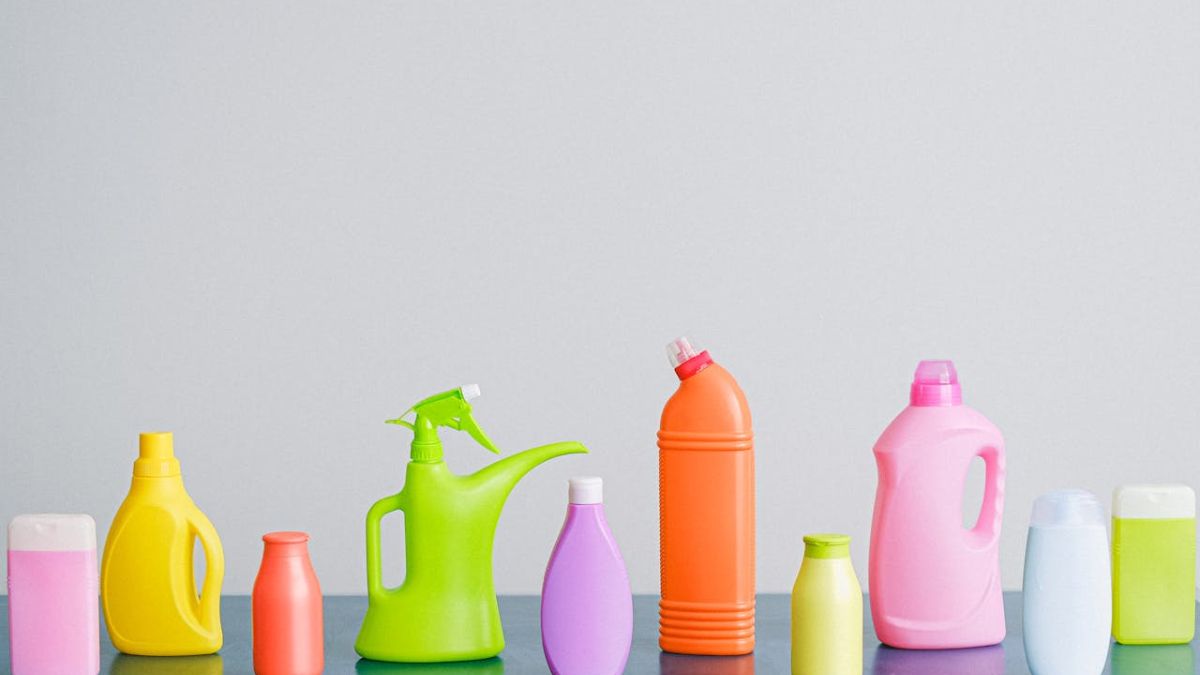 Flaconi di plastica: ecco cosa puoi creare riciclandoli - immagine di copertina