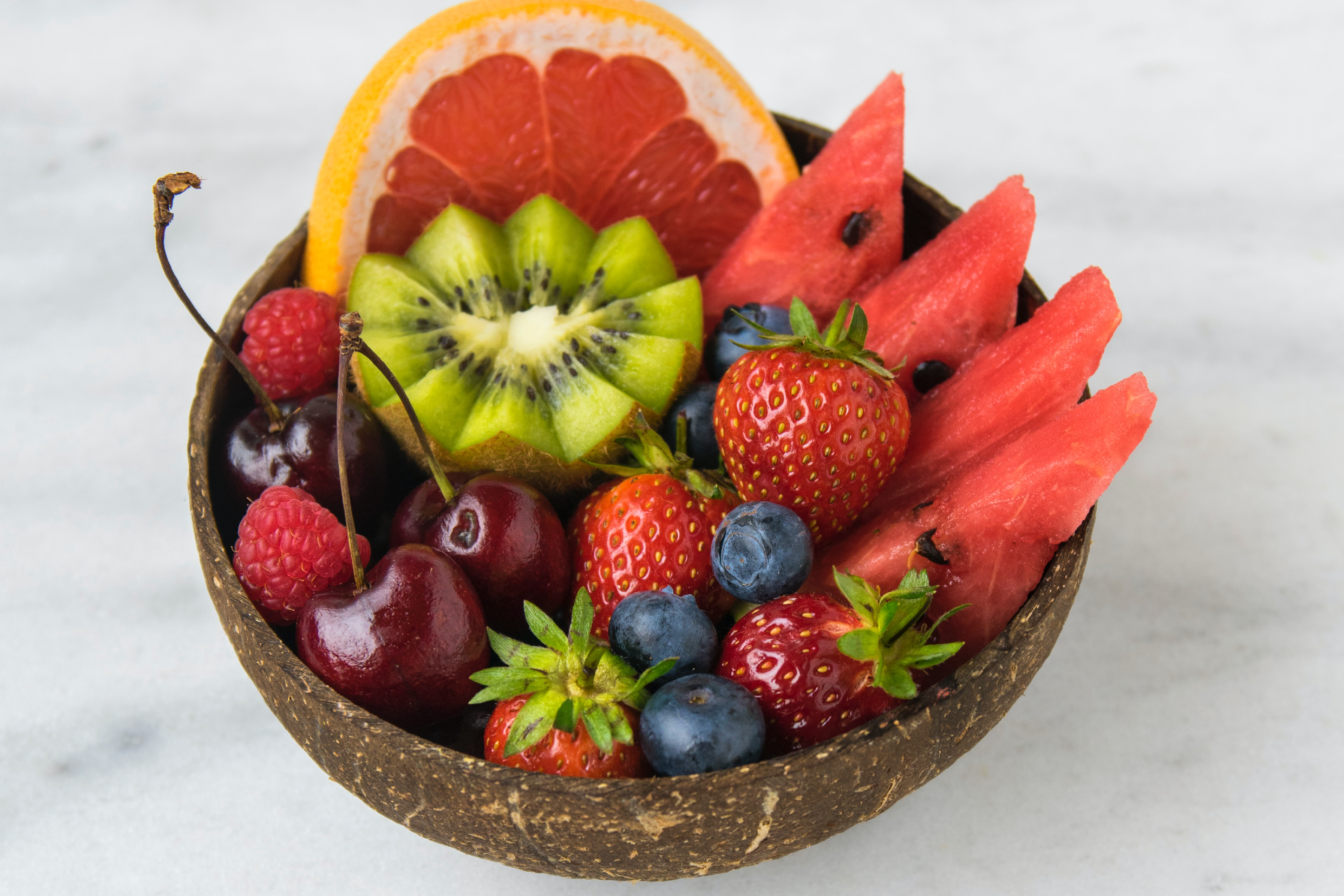 Come eliminare le macchie di fragole e ciliegie con rimedi naturali - immagine di copertina