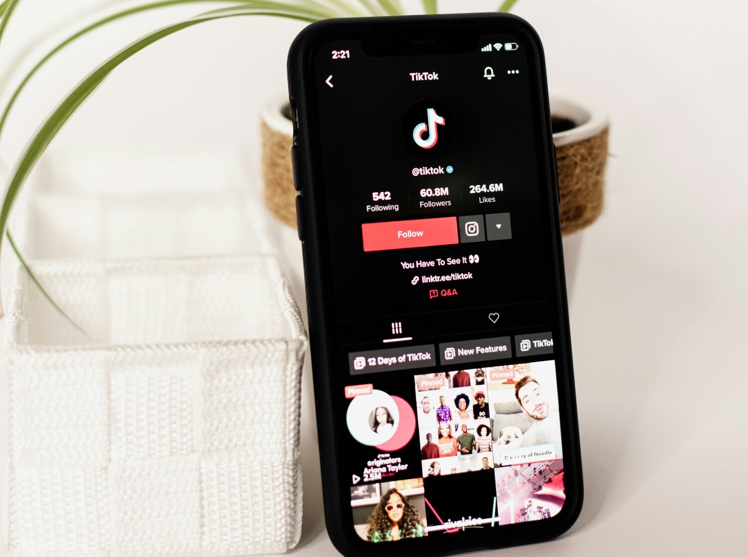 TikTok rischia il blocco: perché USA e UE odiano il social - immagine di copertina