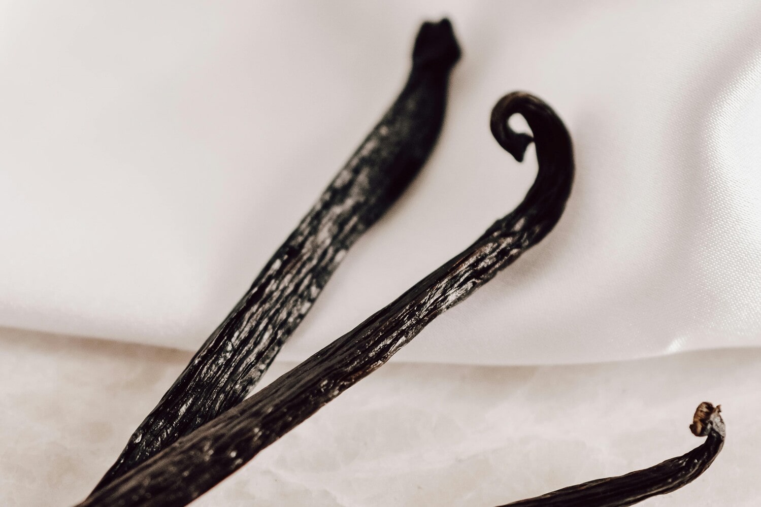 Tutto quello che devi sapere sulla vaniglia: benefici, usi e curiosità - immagine di copertina