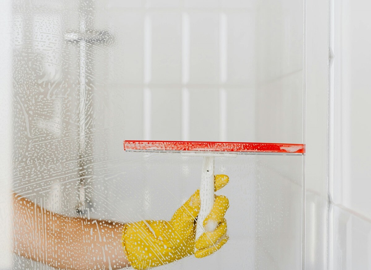 Calcare sulle superfici: quali rimedi naturali utilizzare - immagine di copertina