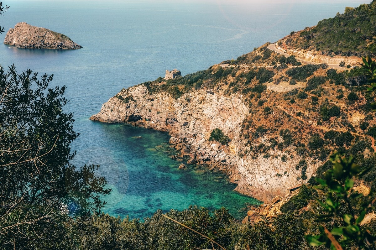 Una schiuma bianca inquina la Costa d'Argento - immagine di copertina