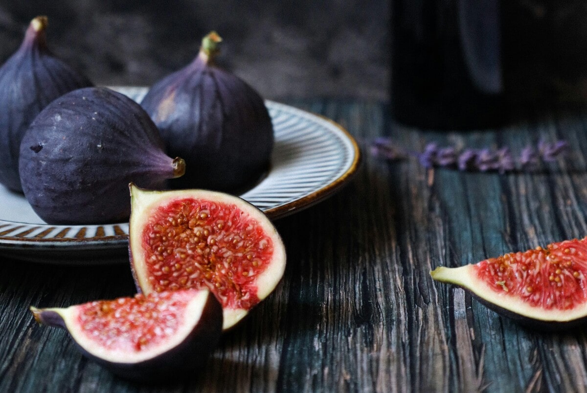 Tutto quello che devi sapere sui fichi: benefici, proprietà e ricette - immagine di copertina