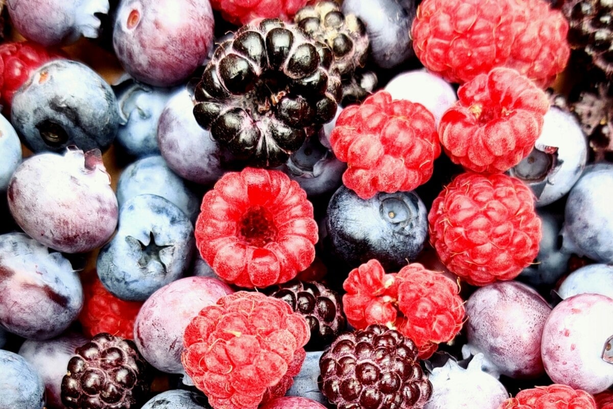 Frutti rossi: scopri le loro proprietà benefiche per una nutrizione naturale - immagine di copertina