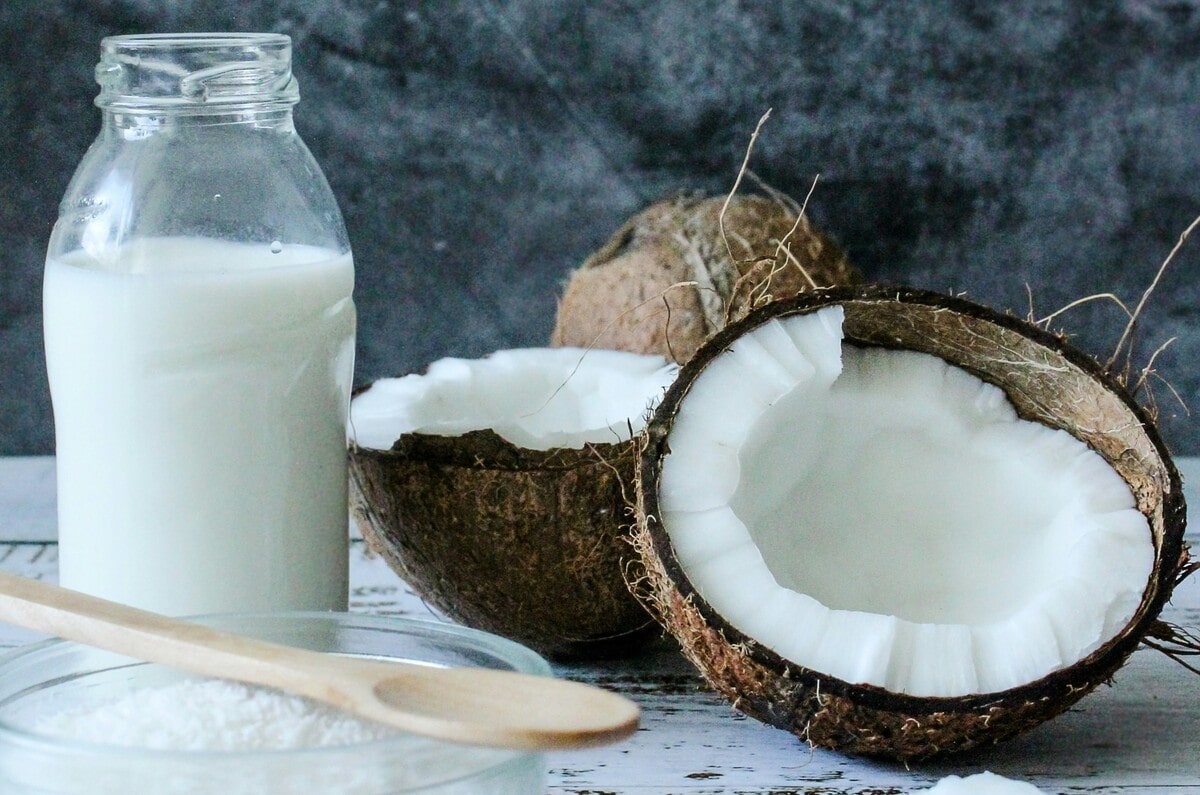 Scopri i benefici del latte di cocco per una nutrizione naturale - immagine di copertina
