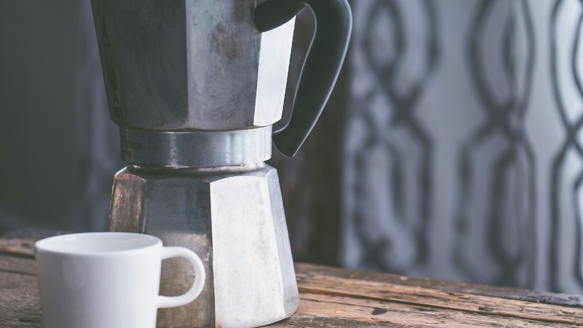 5 modi per riciclare le vecchie caffettiere - immagine di copertina