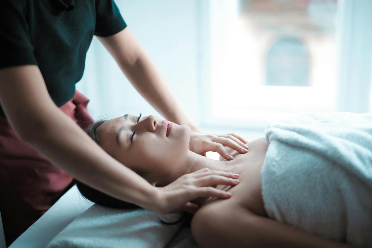 Cosa devi sapere sulla terapia craniosacrale - immagine di copertina