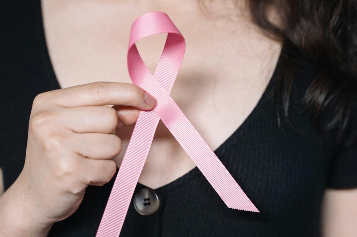 Ottobre rosa: parte la campagna di prevenzione del tumore al seno - immagine di copertina