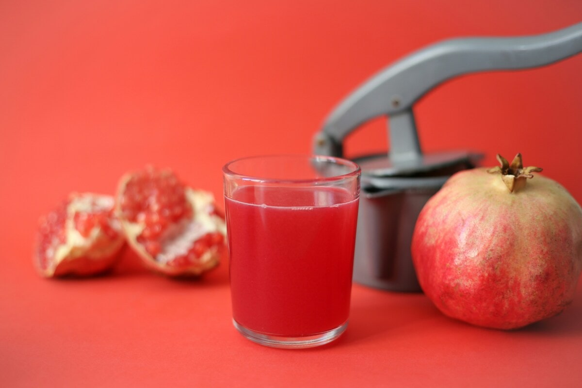 Succo di melograno: come preparare questa bevanda energizzante - immagine di copertina