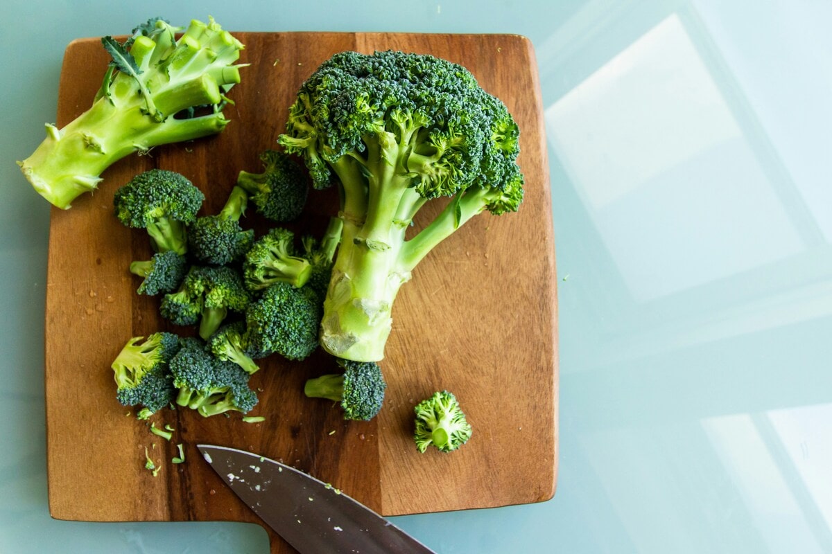 Come cucinare i broccoli senza perdere gusto e nutrienti - immagine di copertina