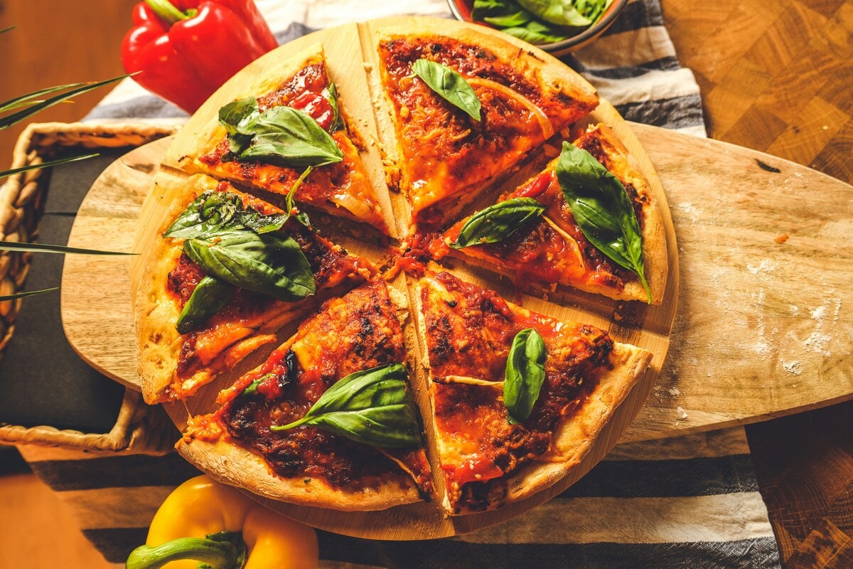 Pizza di cavolfiore: una gustosa alternativa senza glutine - immagine di copertina