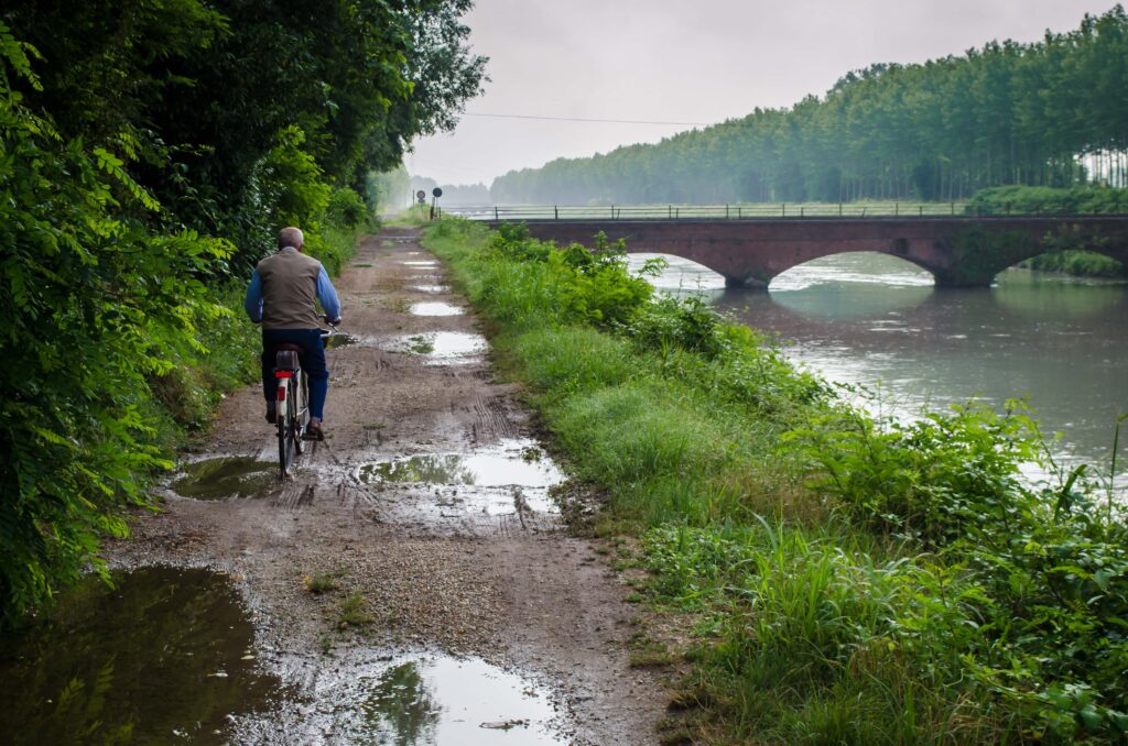 Camminando lungo il Canale Cavour