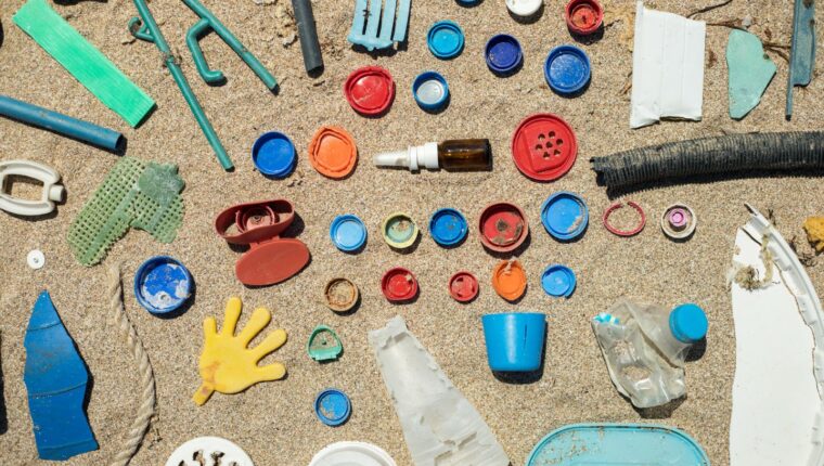 La classifica dei rifiuti più abbandonati nelle spiagge italiane - immagine di copertina