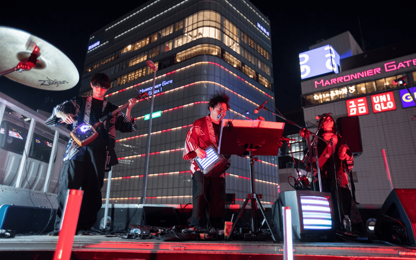Electronicos Fantasticos: l’orchestra post-industriale che suona i rottami - immagine di copertina