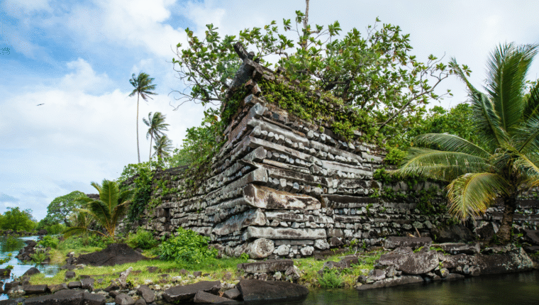 I luoghi più assurdi del mondo: Nan Madol in Micronesia - immagine di copertina