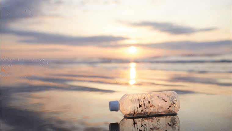 Italia: il grande spreco delle bottiglie d’acqua in plastica - immagine di copertina