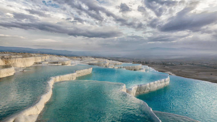 I luoghi più assurdi del mondo: Pamukkale, in Turchia - immagine di copertina