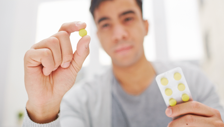 Cos'è la pillola anticoncezionale per l'uomo e come funziona - immagine di copertina