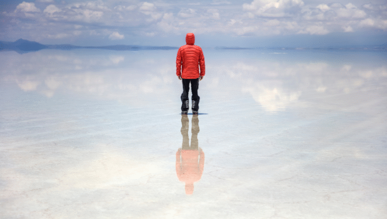 I luoghi più assurdi del mondo: il Salar de Uyuni, in Bolivia - immagine di copertina