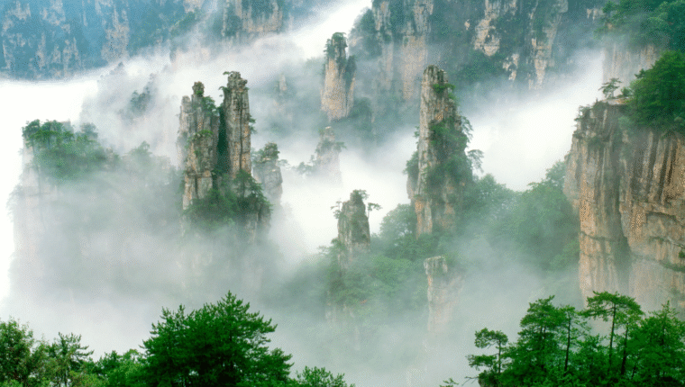 I luoghi più assurdi del mondo: il Parco di Zhangjiajie, in Cina - immagine di copertina