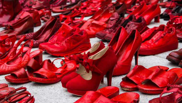 Il Calendario Rosso: un progetto per raccontare la realtà dei femminicidi in Italia - immagine di copertina