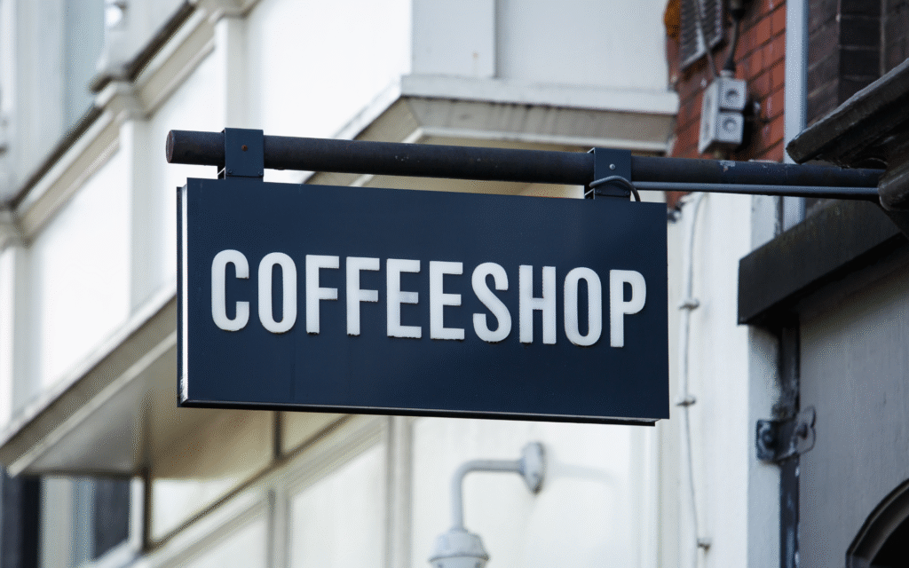 quanto guadagnerebbe l'italia da cannabis e prostituzione - coffeshop