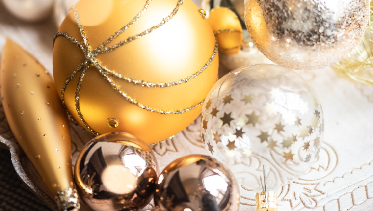 Palline fai da te: 10 idee semplici per decorare l’albero di Natale - immagine di copertina