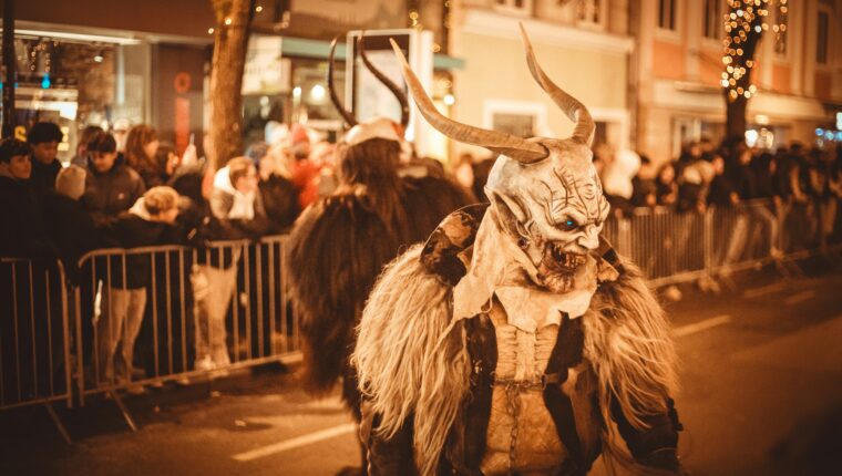 10 posti in Europa dove vedere le sfilate dei Krampus - immagine di copertina