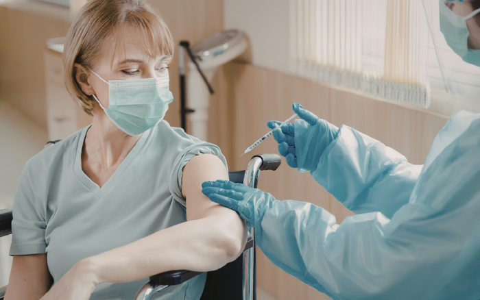 A 6 anni dalla pandemia, la (non) correlazione tra decessi e vaccini