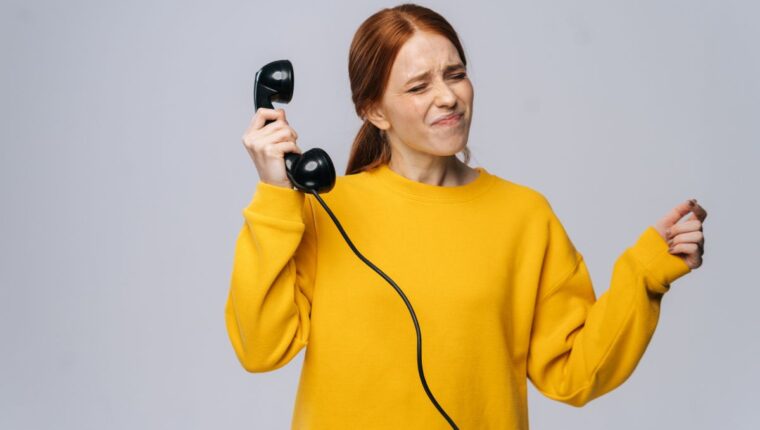 Telefobia: perché la Generazione Z odia le telefonate - immagine di copertina