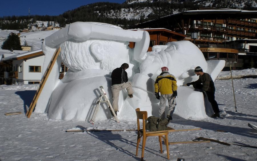 Concorso di sculture di neve a Selva di Val Gardena