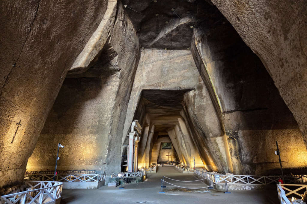 Napoli Sotterranea, Italia