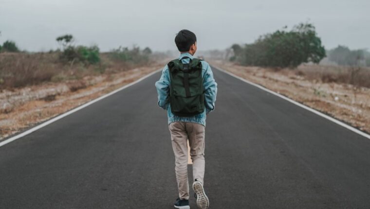 E se il viaggio migliore fosse quello in cui parti da solo? - immagine di copertina